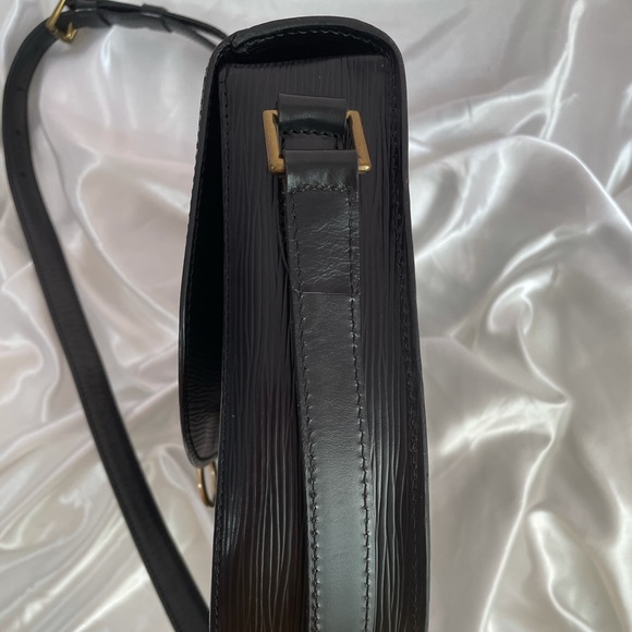 SOLD Louis Vuitton Epi St Cloud GM Crossbody - Picture 3 of 9